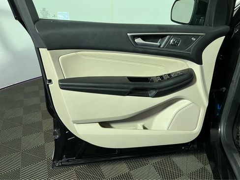 Used 2019 Ford Edge Titanium w/ Cold Weather Package image 23