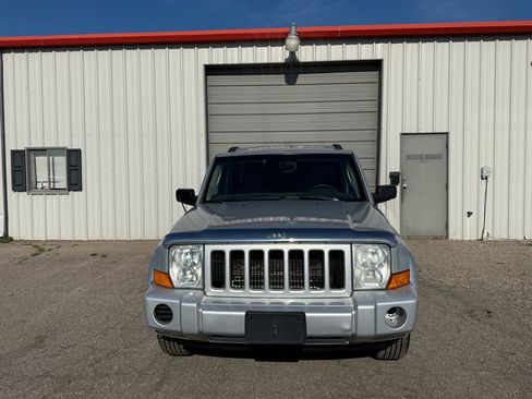 Used 2006 Jeep Commander 4WD image 2