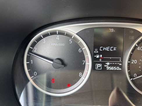 Used 2020 Nissan Kicks S image 12