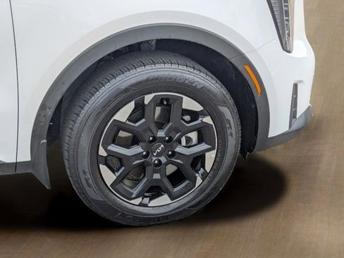 Used 2024 Kia Sorento S w/ Panoramic Sunroof Package image 6