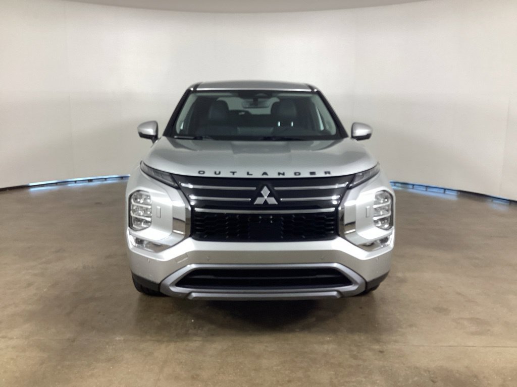 Used 2025 Mitsubishi Outlander SE AWD/4WD image 2