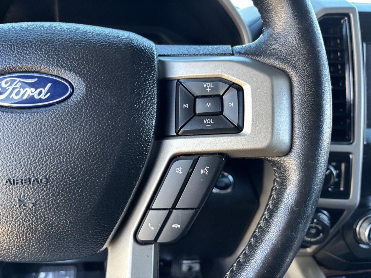 Used 2019 Ford F150 Lariat w/ Equipment Group 502A Luxury AWD/4WD image 26