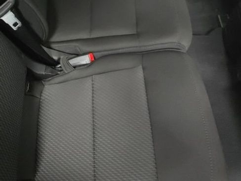 Used 2024 Ford Explorer XLT AWD/4WD image 9