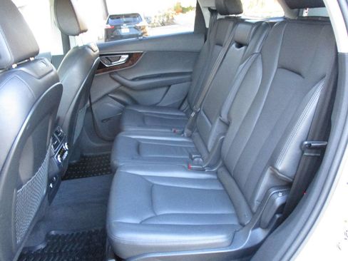 Used 2018 Audi Q7 3.0T Prestige w/ Prestige Package image 27