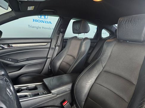 Used 2018 Honda Accord Sport image 11