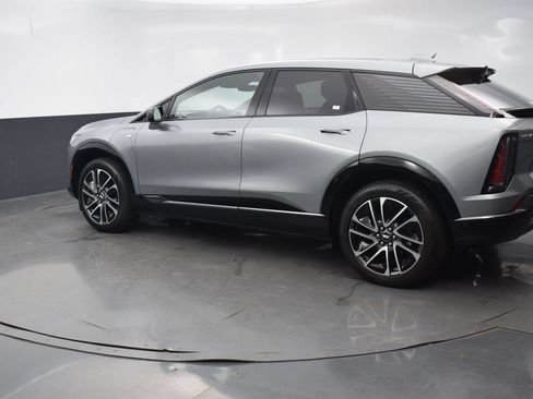 Used 2025 Cadillac Optiq Sport 2 w/ LPO, Floor Liner Package AWD/4WD image 3