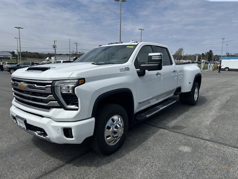 New 2026 Chevrolet Silverado 3500 High Country w/ High Country Premium Package AWD/4WD image 4