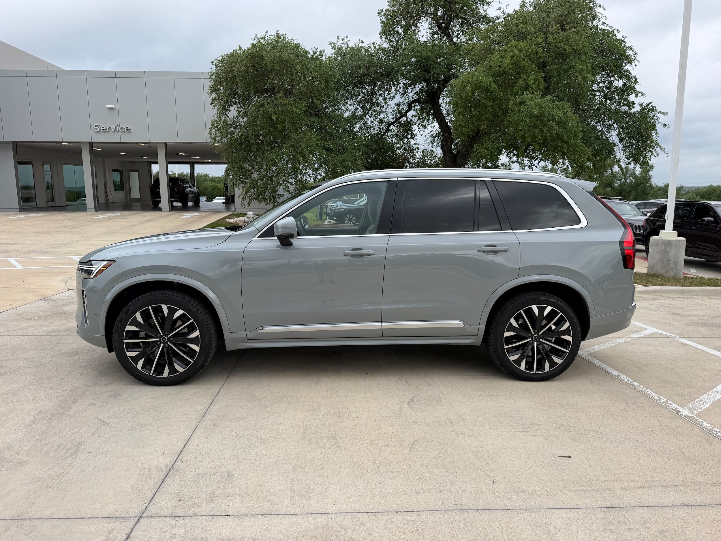 Used 2026 Volvo XC90 B6 Plus w/ Protection Package Premier AWD/4WD image 3