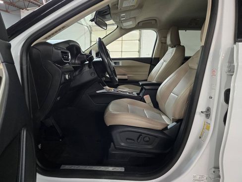 Used 2021 Ford Explorer Limited w/ Equipment Group 301A RWD image 10