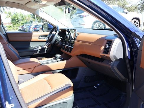 Used 2024 Nissan Pathfinder Platinum w/ Cargo Package image 33