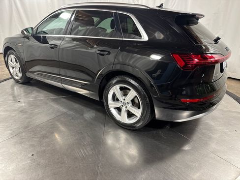 Used 2019 Audi e-tron Premium Plus image 7