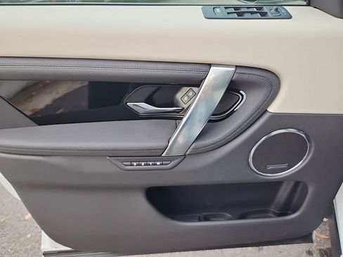 Used 2025 Land Rover Discovery Sport S image 24