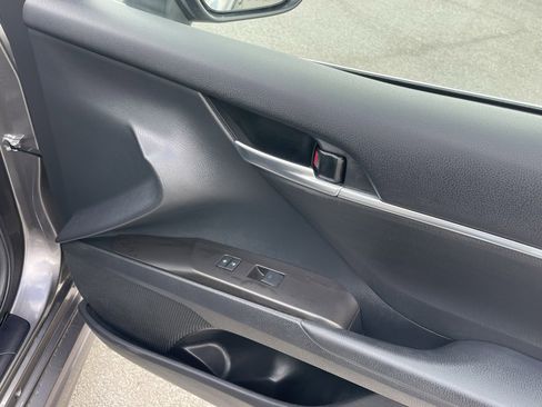 Used 2024 Toyota Camry SE image 30