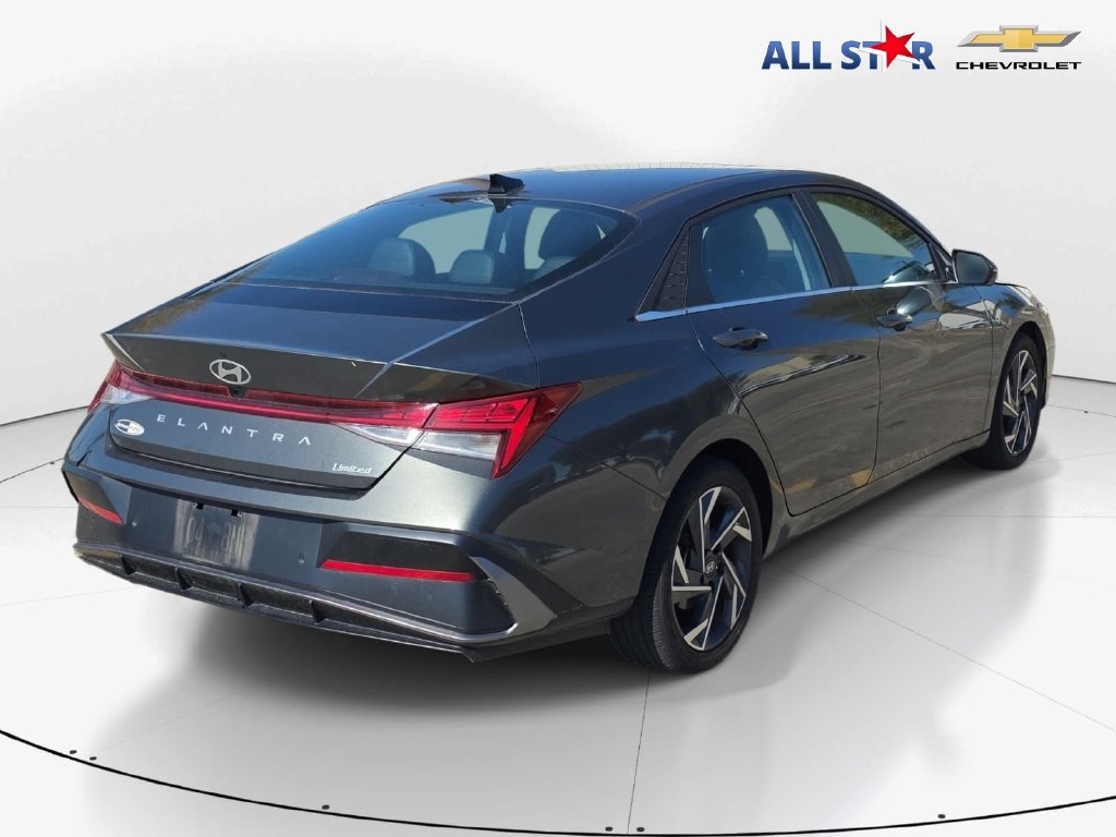 Used 2024 Hyundai Elantra Limited FWD image 3