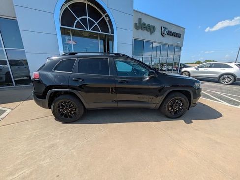 Used 2023 Jeep Cherokee Altitude Lux image 7