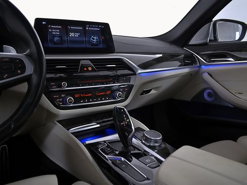 Used 2018 BMW 530i RWD image 18