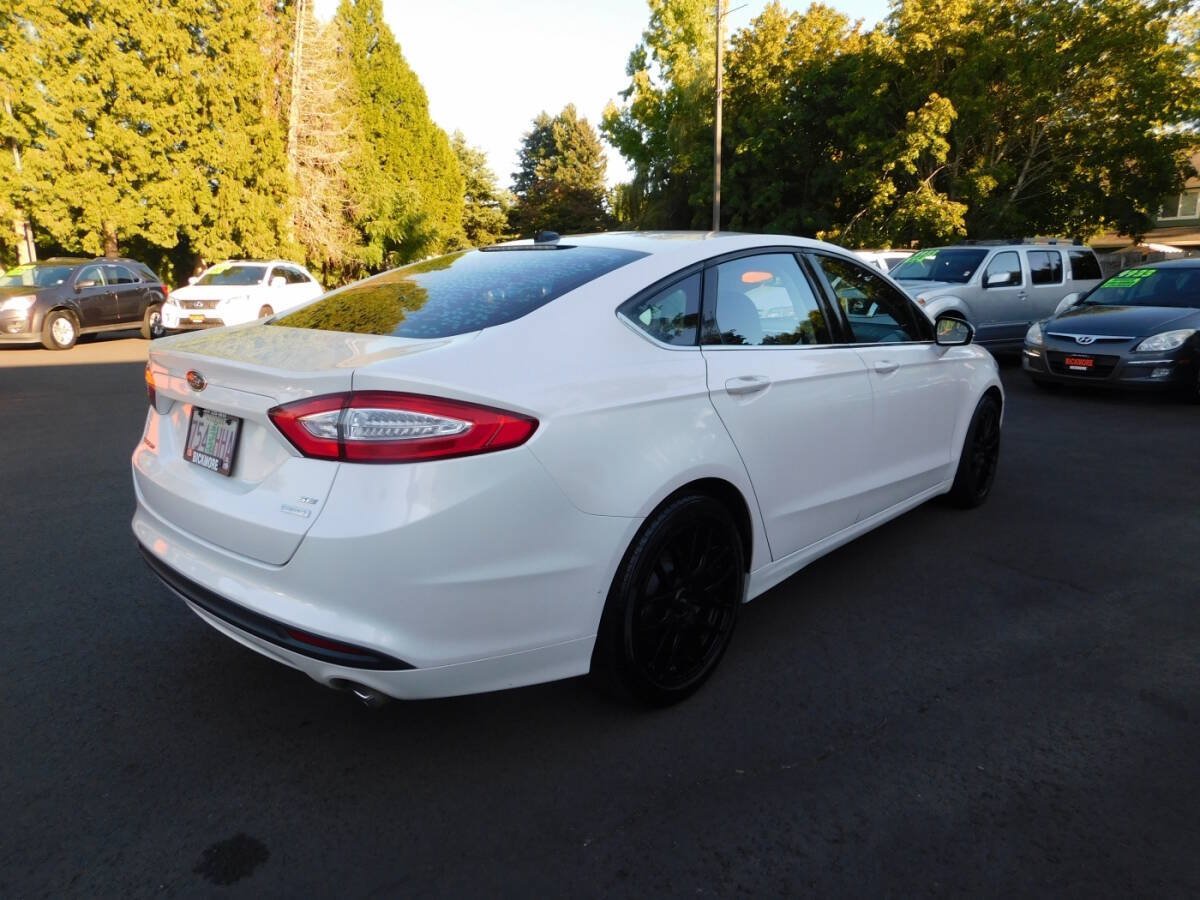 Used 2013 Ford Fusion SE FWD image 2