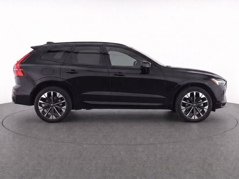 Certified 2026 Volvo XC60 B5 Plus AWD/4WD image 8
