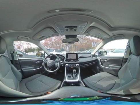 Used 2025 Toyota RAV4 XLE image 42