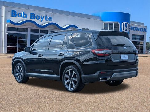 Certified 2025 Honda Pilot Touring image 3