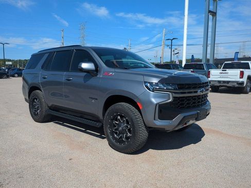 Used 2022 Chevrolet Tahoe Z71 w/ Luxury Package AWD/4WD image 8