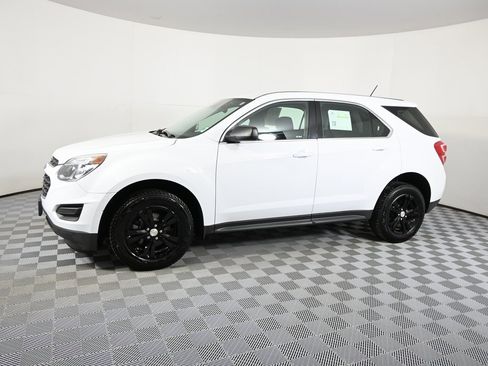 Used 2017 Chevrolet Equinox LS image 2