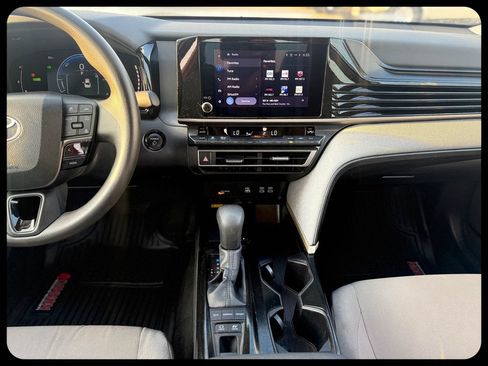 Used 2025 Toyota Camry LE w/ Convenience Package FWD image 18