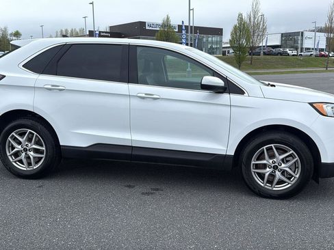 Used 2024 Ford Edge SEL AWD/4WD image 3