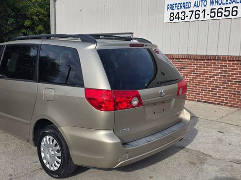 Used 2010 Toyota Sienna CE FWD image 5