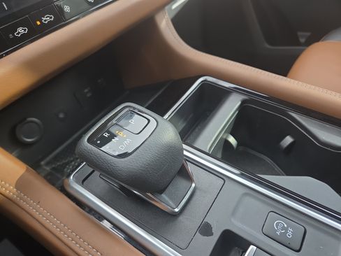 Used 2022 Nissan Pathfinder Platinum w/ Cargo Package image 24