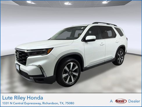 Certified 2025 Honda Pilot Touring image 1