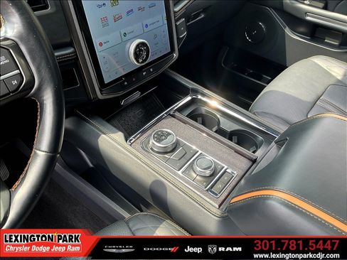 Used 2023 Ford Expedition Platinum AWD/4WD image 17