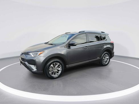 Certified 2018 Toyota RAV4 XLE w/ Carpet Mat Package AWD/4WD image 4