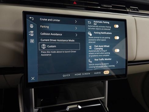 Certified 2025 Land Rover Range Rover SE AWD/4WD image 24