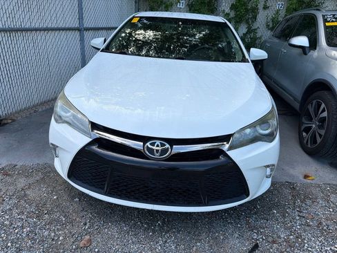 Used 2015 Toyota Camry SE FWD image 2