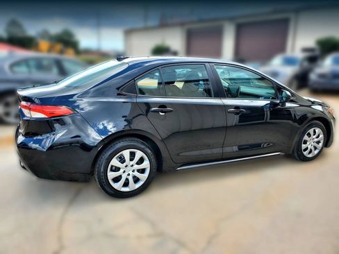 Used 2021 Toyota Corolla LE FWD image 11