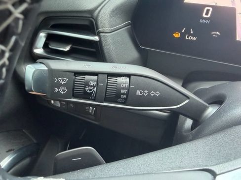 Used 2024 Chevrolet Traverse LT w/ Enhanced Driving Package FWD image 27