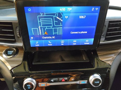 Used 2022 Ford Explorer Limited w/ Equipment Group 301A AWD/4WD image 25