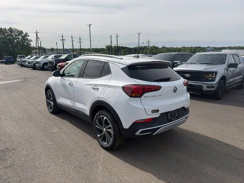 Used 2022 Buick Encore GX Select FWD image 2
