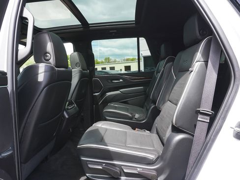 Used 2023 Cadillac Escalade Premium Luxury AWD/4WD image 39