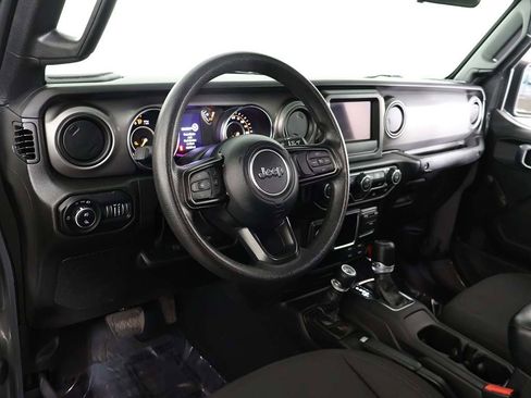 Used 2022 Jeep Gladiator Sport image 23