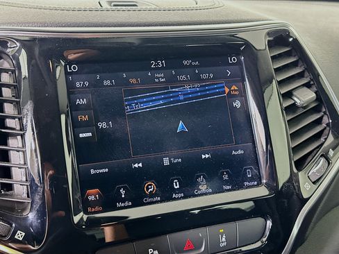Used 2019 Jeep Cherokee Limited w/ Technology Group FWD image 22