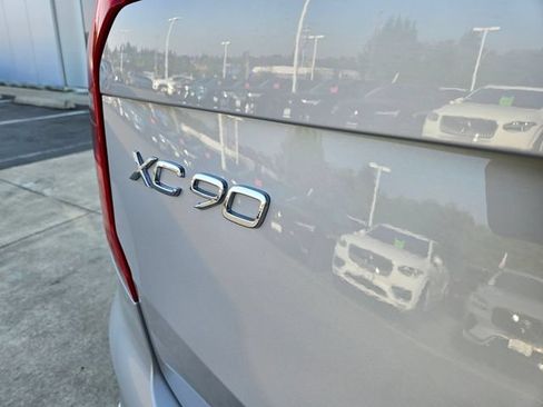 Used 2023 Volvo XC90 B6 Ultimate w/ Protection Package AWD/4WD image 10