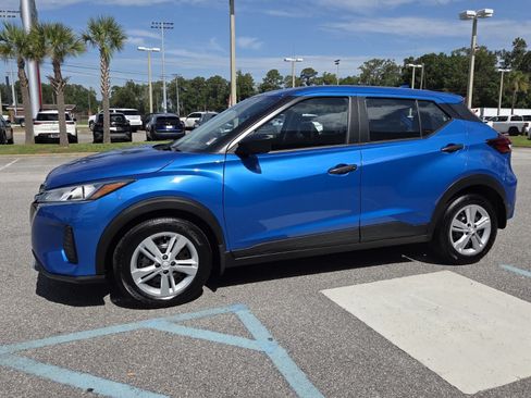 Used 2025 Nissan Kicks Play S FWD image 2