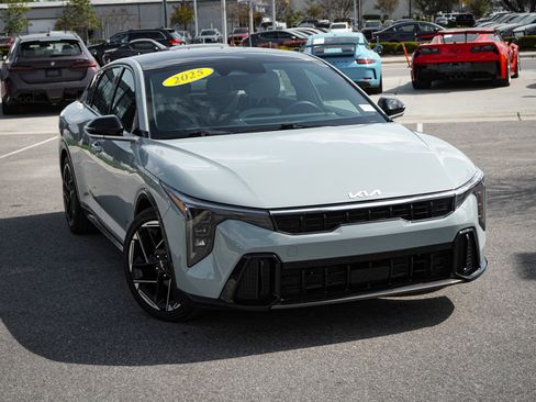 Used 2025 Kia K4 GT-Line w/ GT-Line Premium Package image 2