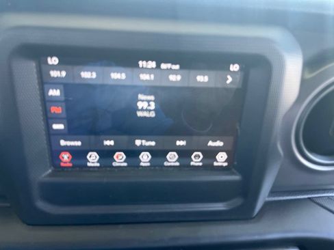 Used 2022 Jeep Wrangler Sport AWD/4WD image 17