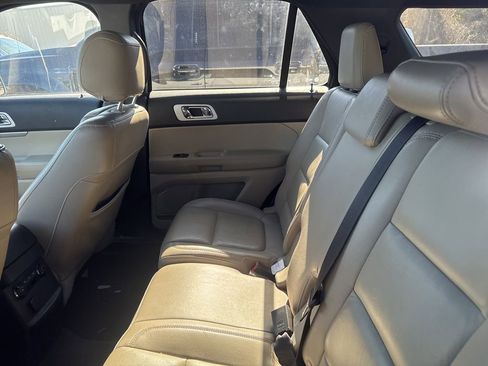 Used 2014 Ford Explorer XLT w/ Equipment Group 202A image 10