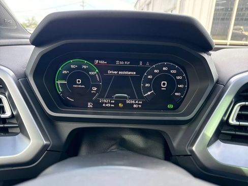 Used 2024 Audi Q4 e-tron Premium Plus AWD/4WD image 23