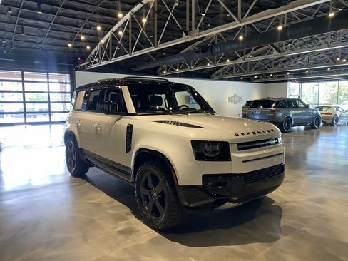 Used 2022 Land Rover Defender 110 V8 AWD/4WD image 7