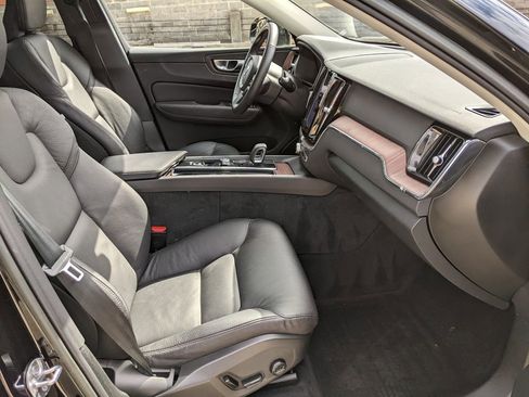 Certified 2023 Volvo XC60 B5 Plus w/ Climate Package image 22